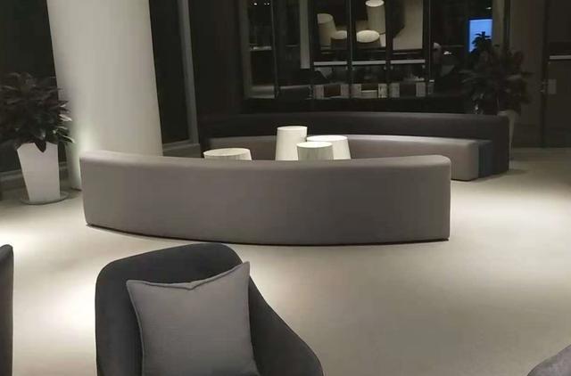 鋪設(shè)地面還在選擇瓷磚或者大理石，那你OUT了，這才是好的選擇